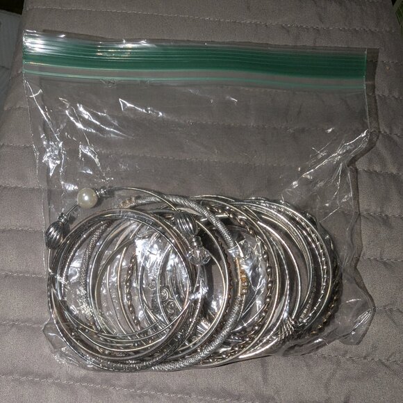 $3 with Bundle ~ Bracelet Grab Bag 4680 - Picture 1 of 5